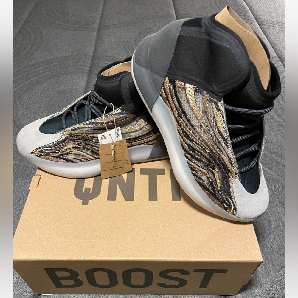 Yeezy QNTM Amber size 9
